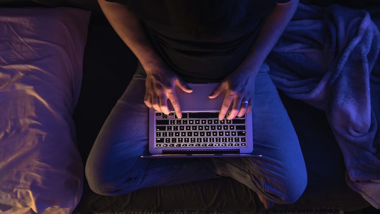 Menor-creando-imagenes-IA-min Menor-creando-imagenes-IA-min