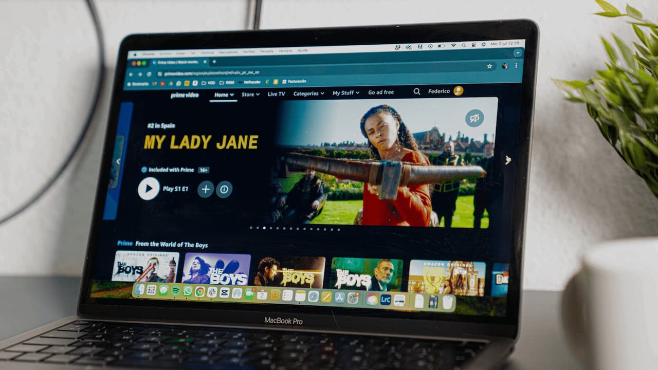 Interfaz-Prime-Video-serie-ordenador-MacBook-Pro Interfaz-Prime-Video-serie-ordenador-MacBook-Pro