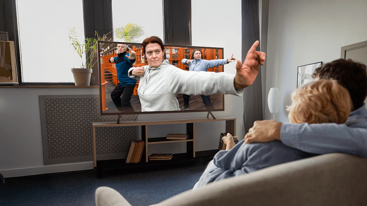 la-gente-sale-del-collage-de-la-television la-gente-sale-del-collage-de-la-television