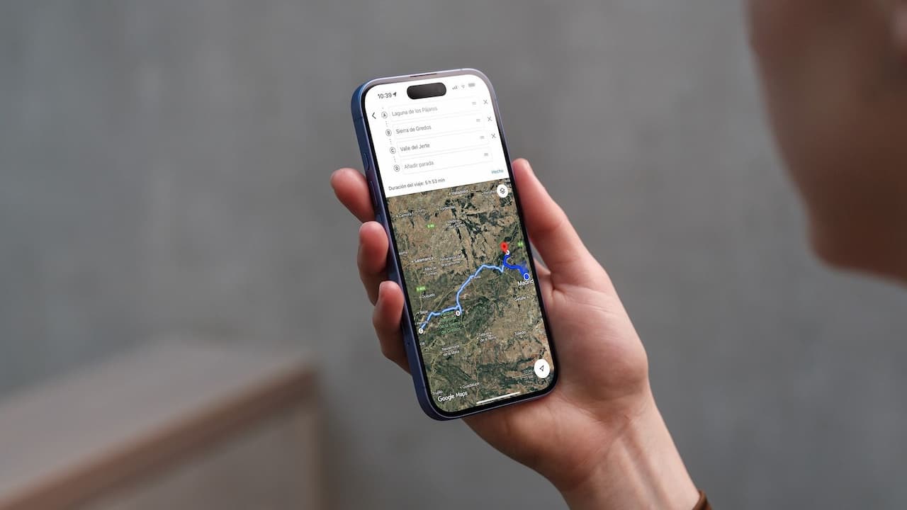 mockuuups-iphone-16-mockup-in-a-womans-hand-with-concrete-backdrop mockuuups-iphone-16-mockup-in-a-womans-hand-with-concrete-backdrop